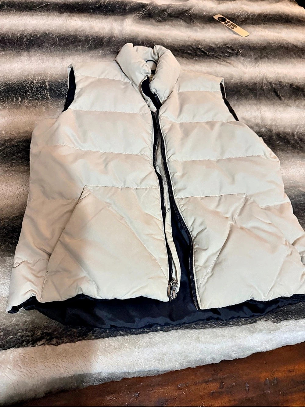 Eddie Bauer White Puffer Vest Size Medium Like New